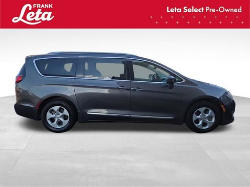 Used 2017 Chrysler Pacifica Touring-L Plus image 12