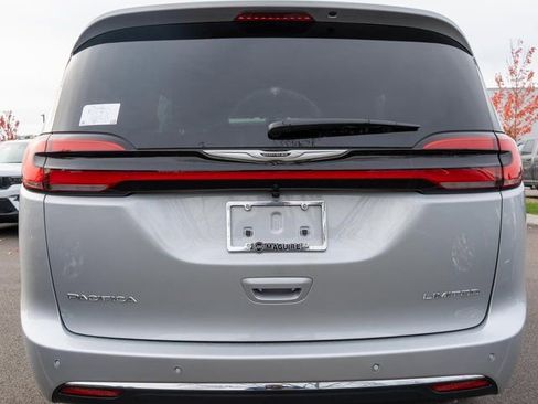 New 2026 Chrysler Pacifica Limited w/ Uconnect Theater Family Group FWD image 6