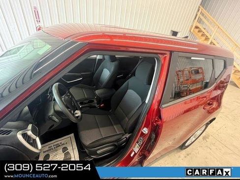 Used 2023 Kia Soul LX w/ LX Technology Package FWD image 17