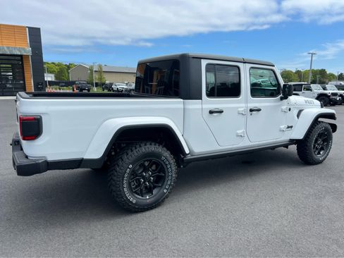 New 2025 Jeep Gladiator Sport image 9
