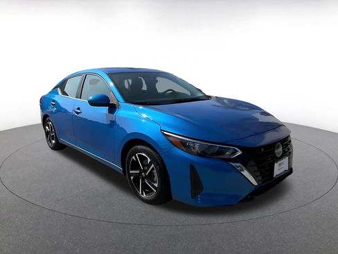 Used 2025 Nissan Sentra SV image 3