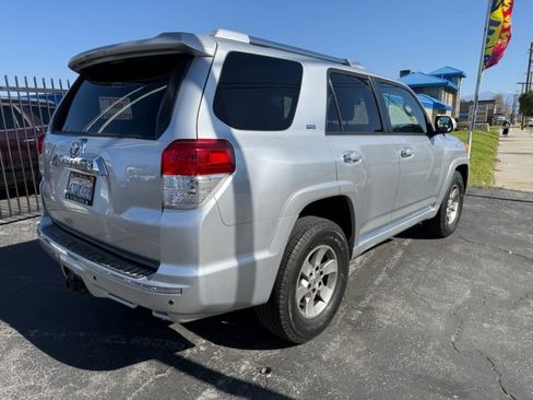 Used 2011 Toyota 4Runner SR5 w/ Convenience Pkg image 9