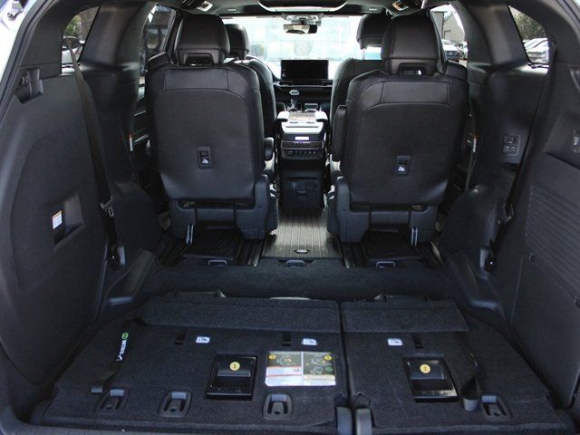 Used 2026 Toyota Sienna Platinum AWD/4WD image 19