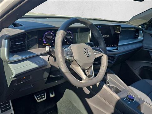 New 2026 Volkswagen Tiguan SE R-Line FWD image 5