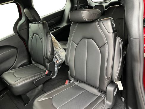 New 2026 Chrysler Pacifica Select image 22