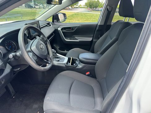 Used 2021 Toyota RAV4 LE AWD/4WD image 14