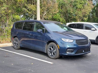 Used 2022 Chrysler Pacifica Touring-L w/ S Appearance Package