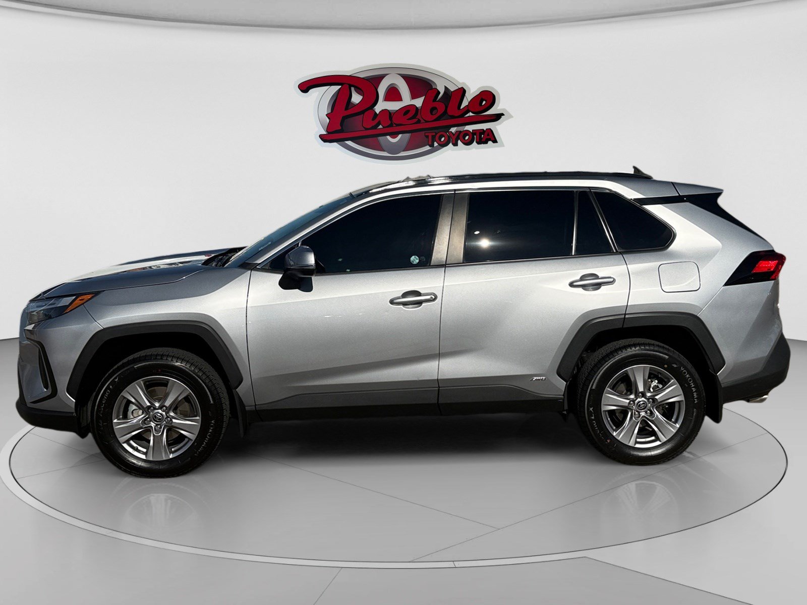 Used 2024 Toyota RAV4 XLE AWD/4WD image 2