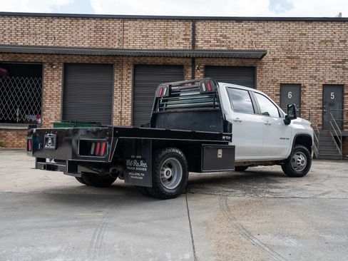 Used 2022 Chevrolet Silverado 3500 LT w/ Convenience Package AWD/4WD image 2