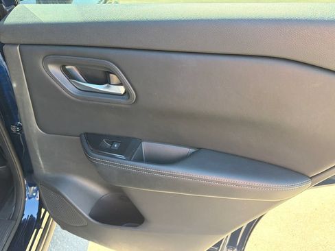 Used 2025 Nissan Rogue SV FWD image 16
