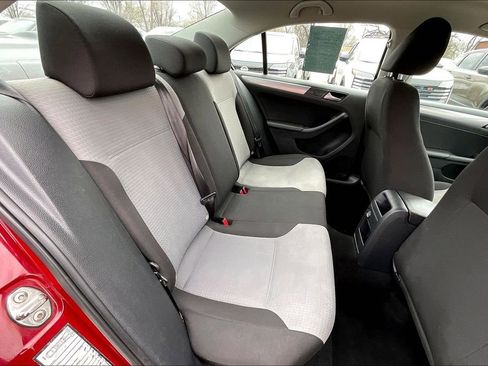 Used 2017 Volkswagen Jetta S image 36