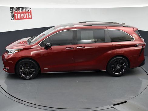 Used 2021 Toyota Sienna XSE FWD image 23