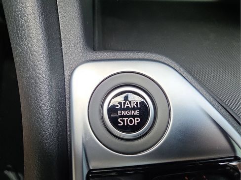 Used 2025 Nissan Sentra SR FWD image 46