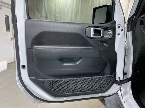 Used 2023 Jeep Wrangler Unlimited Sahara AWD/4WD image 8