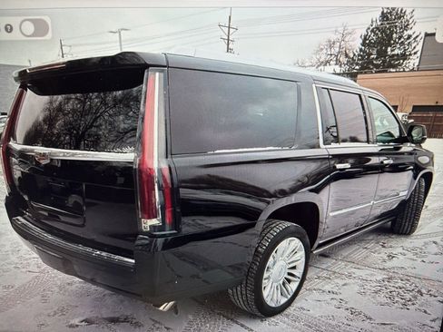 Used 2017 Cadillac Escalade ESV Platinum image 2