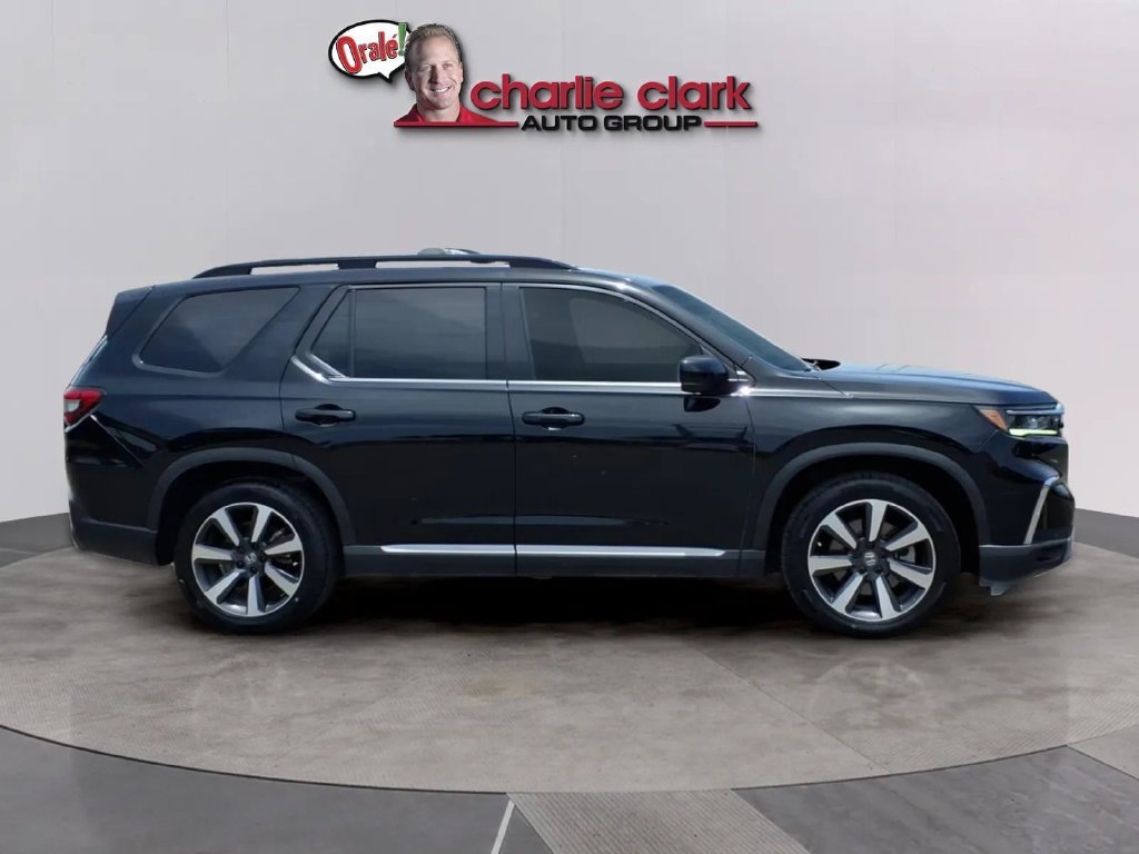 Used 2025 Honda Pilot Touring image 6