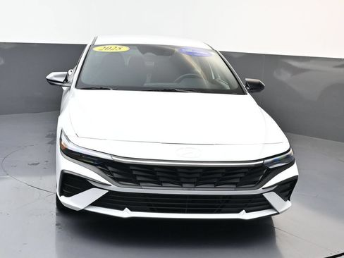 Certified 2025 Hyundai Elantra SEL FWD image 9