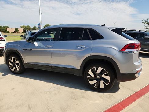 Certified 2025 Volkswagen Atlas Cross Sport SE FWD image 4