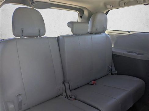 Used 2020 Toyota Sienna XLE Premium image 24