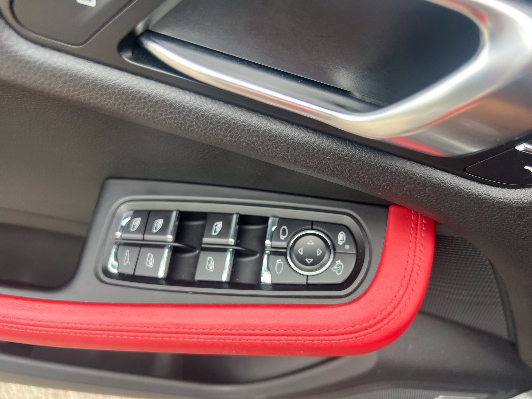 Used 2021 Porsche Macan S AWD/4WD image 25