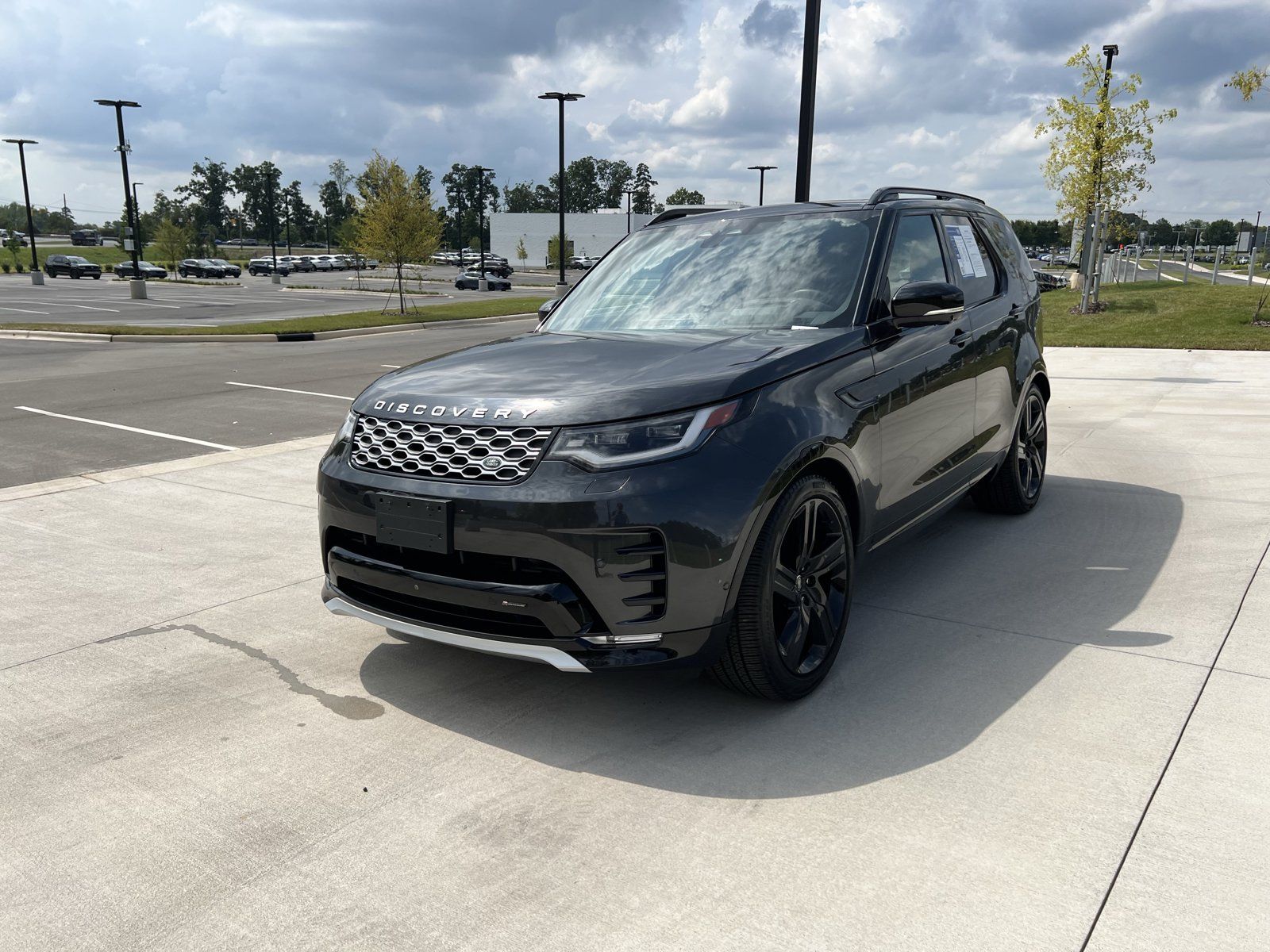 Used 2023 Land Rover Discovery Metropolitan Edition AWD/4WD image 4