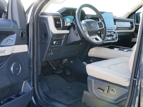 Used 2022 Ford Expedition Limited image 15