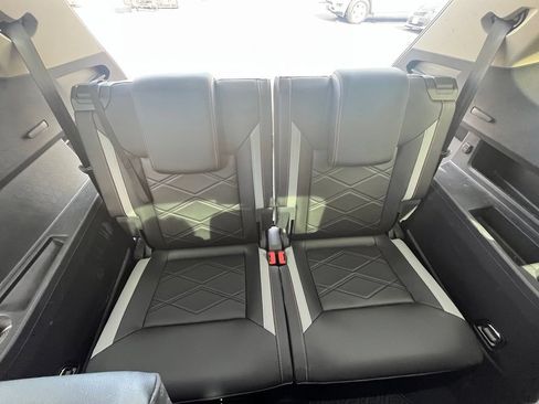 Certified 2024 Volkswagen Atlas Peak Edition SE AWD/4WD image 28