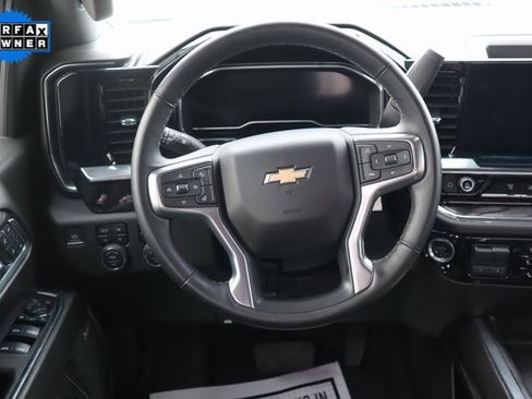 Used 2025 Chevrolet Silverado 2500 LTZ w/ LTZ Convenience Package image 4