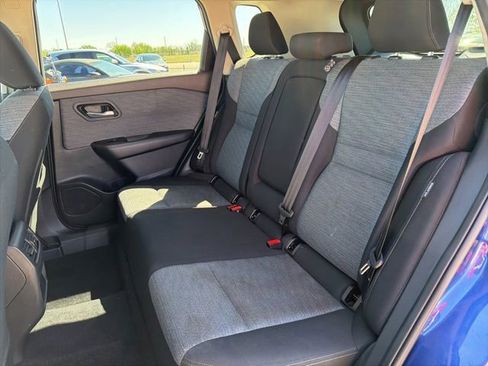 Used 2023 Nissan Rogue SV AWD/4WD image 6