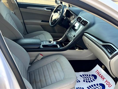 Used 2020 Ford Fusion SE image 15