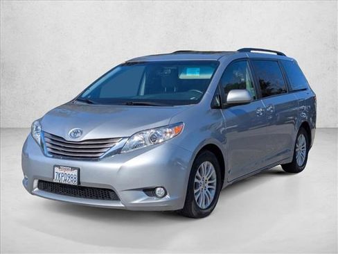 Used 2015 Toyota Sienna XLE Premium image 1