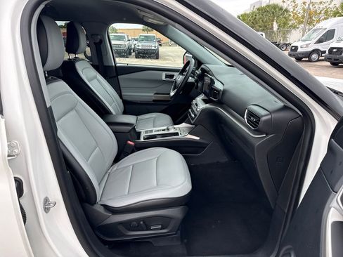 Used 2021 Ford Explorer XLT w/ Equipment Group 202A RWD image 24