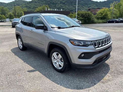 Used 2022 Jeep Compass Latitude w/ Convenience Group AWD/4WD image 7