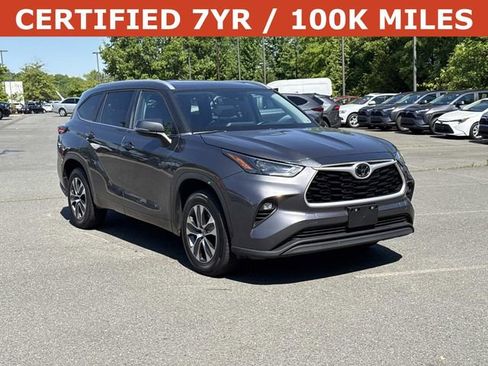 Used 2023 Toyota Highlander XLE FWD image 1