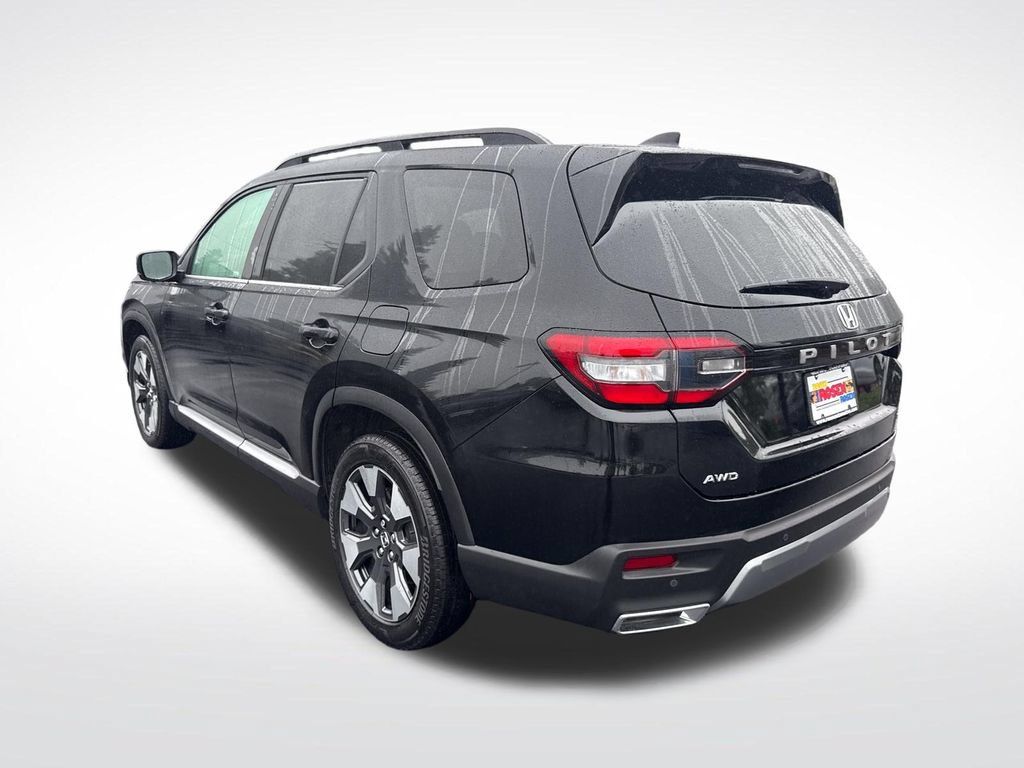 Certified 2026 Honda Pilot Touring image 3