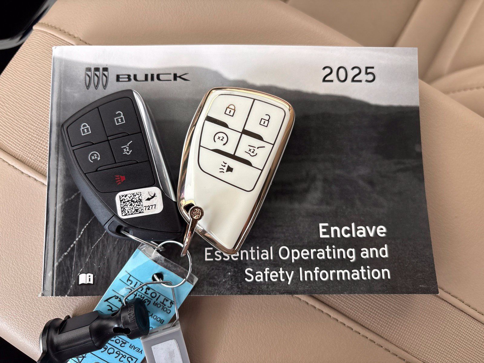 Used 2025 Buick Enclave Preferred FWD image 37