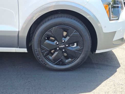 Used 2023 Kia Niro Wave FWD image 9