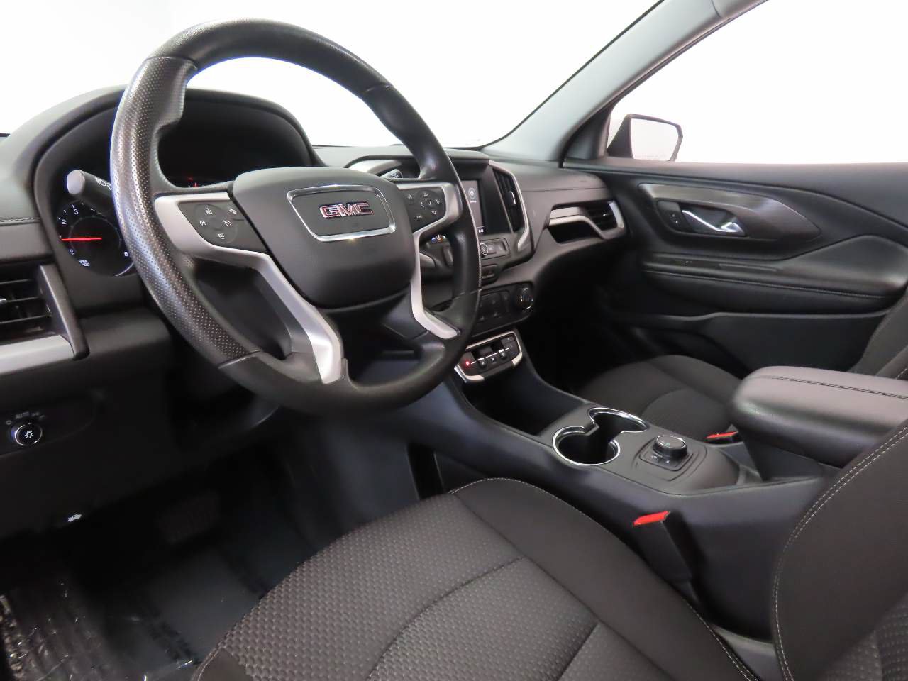 Used 2024 GMC Terrain SLE FWD image 9