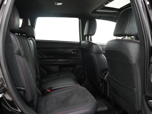 Used 2022 Mitsubishi Outlander 4WD Plug-In Hybrid image 14