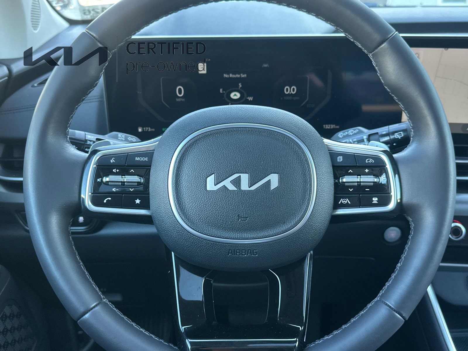 Certified 2025 Kia Carnival SX Prestige FWD image 26
