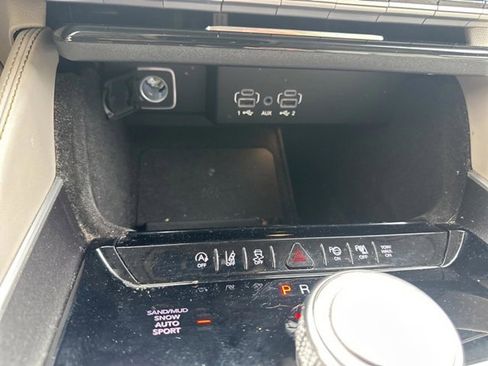 Used 2023 Jeep Wagoneer 4WD w/ Convenience Group I image 31