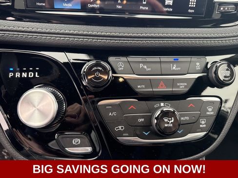 New 2026 Chrysler Pacifica Limited image 27