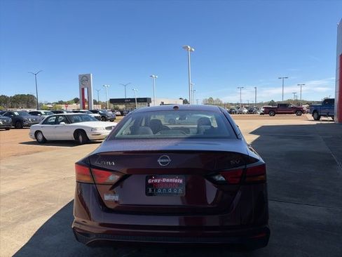 Used 2023 Nissan Altima 2.5 SV image 3