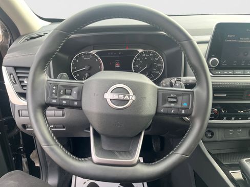 Used 2025 Nissan Rogue SV image 13