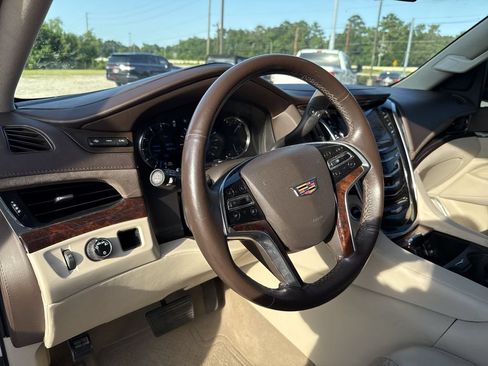 Used 2016 Cadillac Escalade ESV Luxury RWD image 13