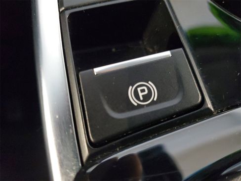 Certified 2022 Kia Niro EX w/ Cold Weather Package image 28