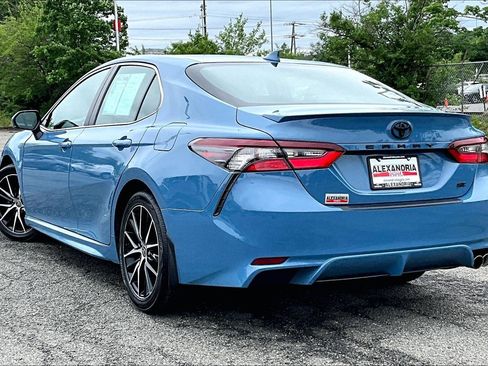 Used 2023 Toyota Camry SE w/ Cold Weather Package FWD image 11