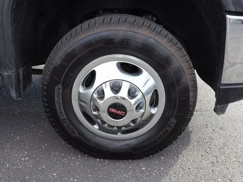 Used 2022 GMC Sierra 3500 SLT w/ SLT Convenience Package image 32