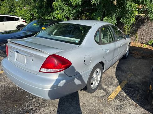 Used 2007 Ford Taurus SE FWD image 2