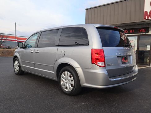 Used 2017 Dodge Grand Caravan SE image 12